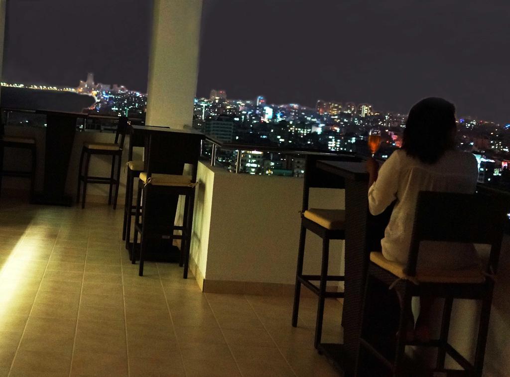 Apartamento The Penthouse Above Sea Dehiwala-Mount Lavinia Exterior foto