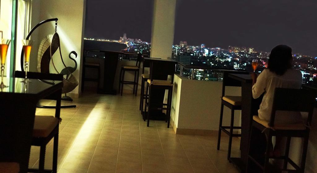 Apartamento The Penthouse Above Sea Dehiwala-Mount Lavinia Exterior foto