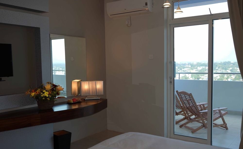 Apartamento The Penthouse Above Sea Dehiwala-Mount Lavinia Exterior foto